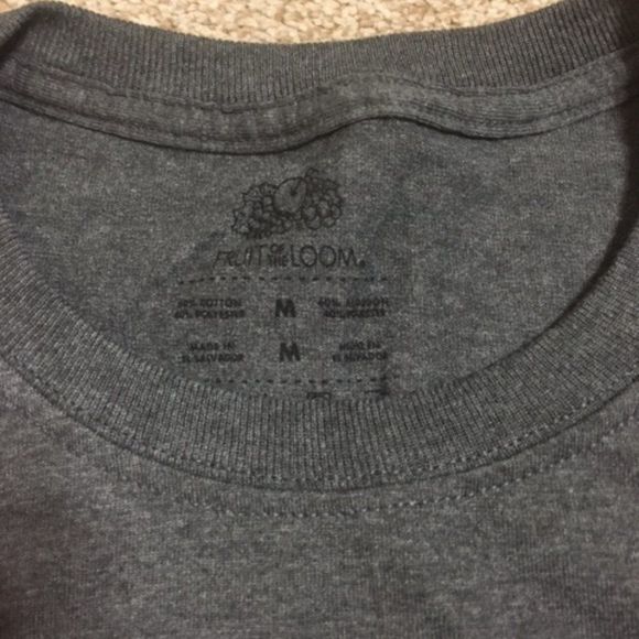 Men's Fruit of the Loom T-Shirts Size M (Lot of 2) Red and Gray - Picture 3 of 3